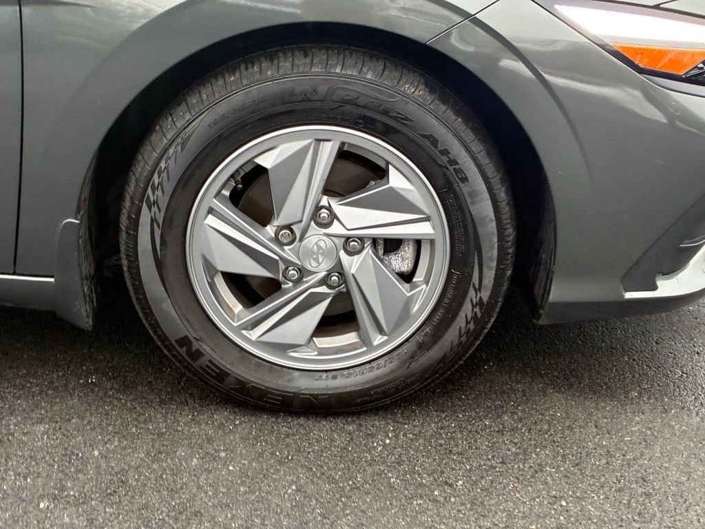 Used 2024 Hyundai Elantra SE image 43