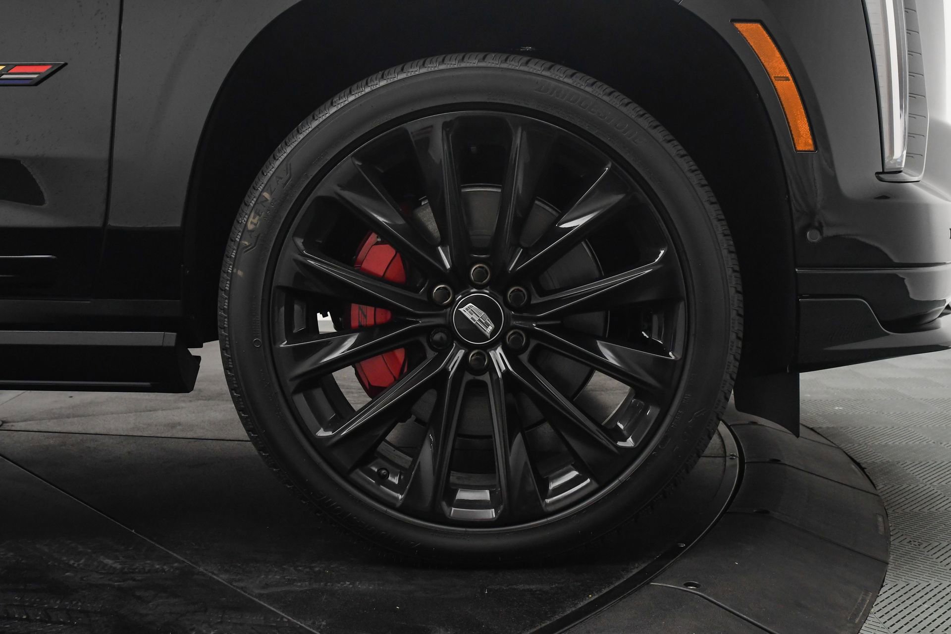 Used 2025 Cadillac Escalade V w/ LPO, ONYX Package image 40