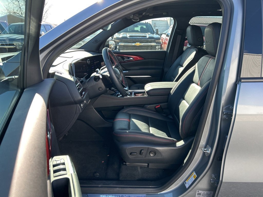 Used 2024 Chevrolet Traverse RS image 16
