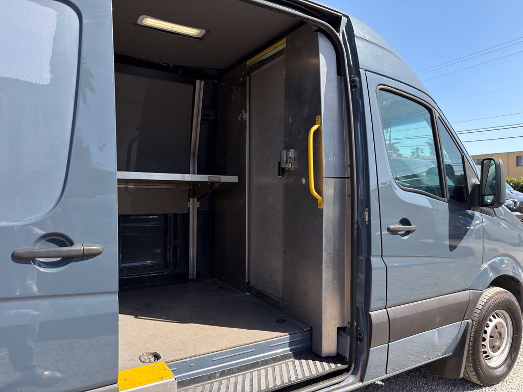 Used 2018 Mercedes-Benz Sprinter 2500 image 7