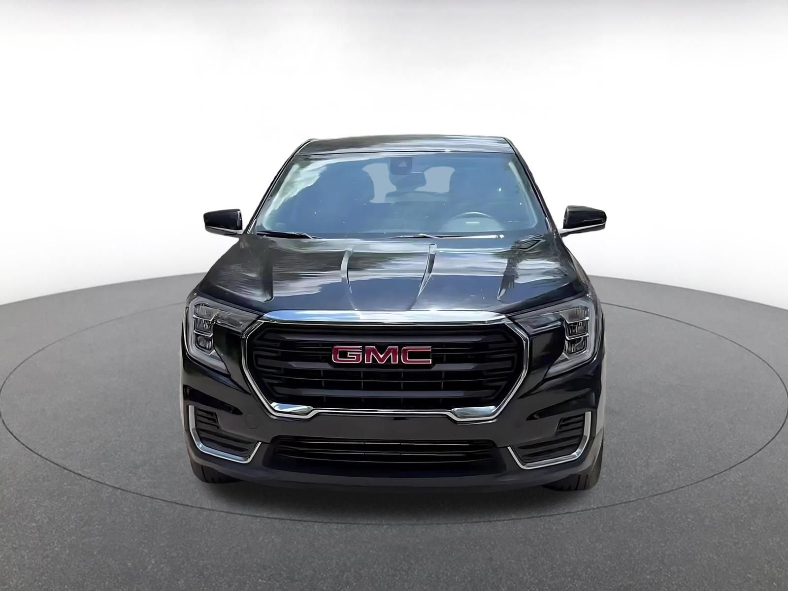 Used 2024 GMC Terrain SLE FWD image 4