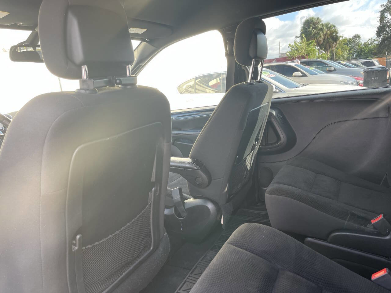 Used 2019 Dodge Grand Caravan SE image 18