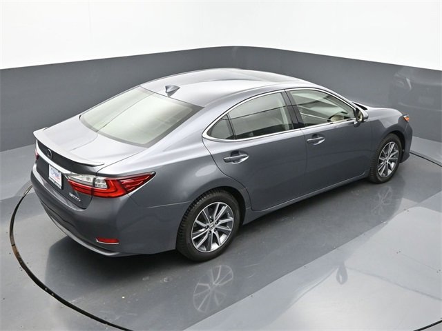 Used 2016 Lexus ES 300h image 17