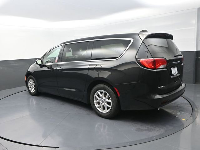 Used 2023 Chrysler Voyager LX image 7