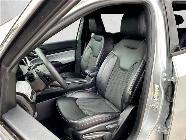 Used 2024 Jeep Compass Latitude AWD/4WD image 23