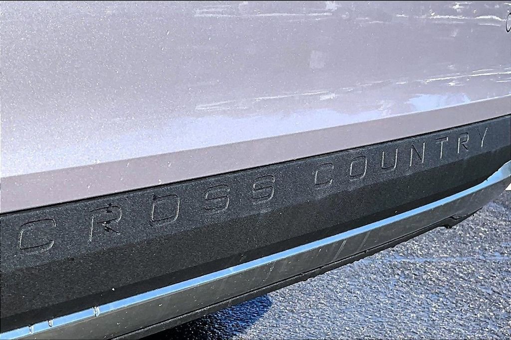 New 2026 Volvo V60 B5 Cross Country Ultra w/ Protection Package Premier image 9