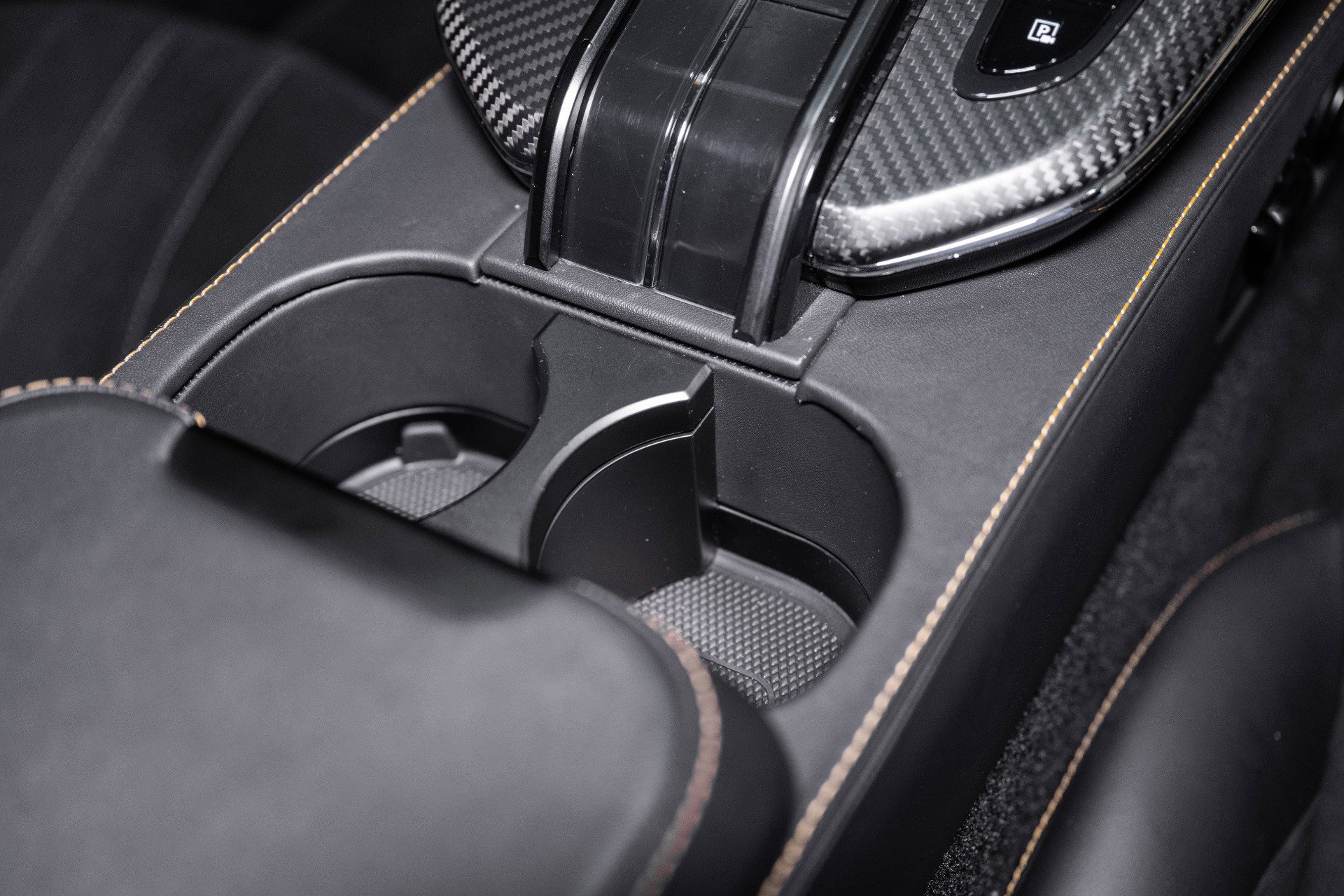 Used 2025 Aston Martin V8 Vantage Coupe image 36