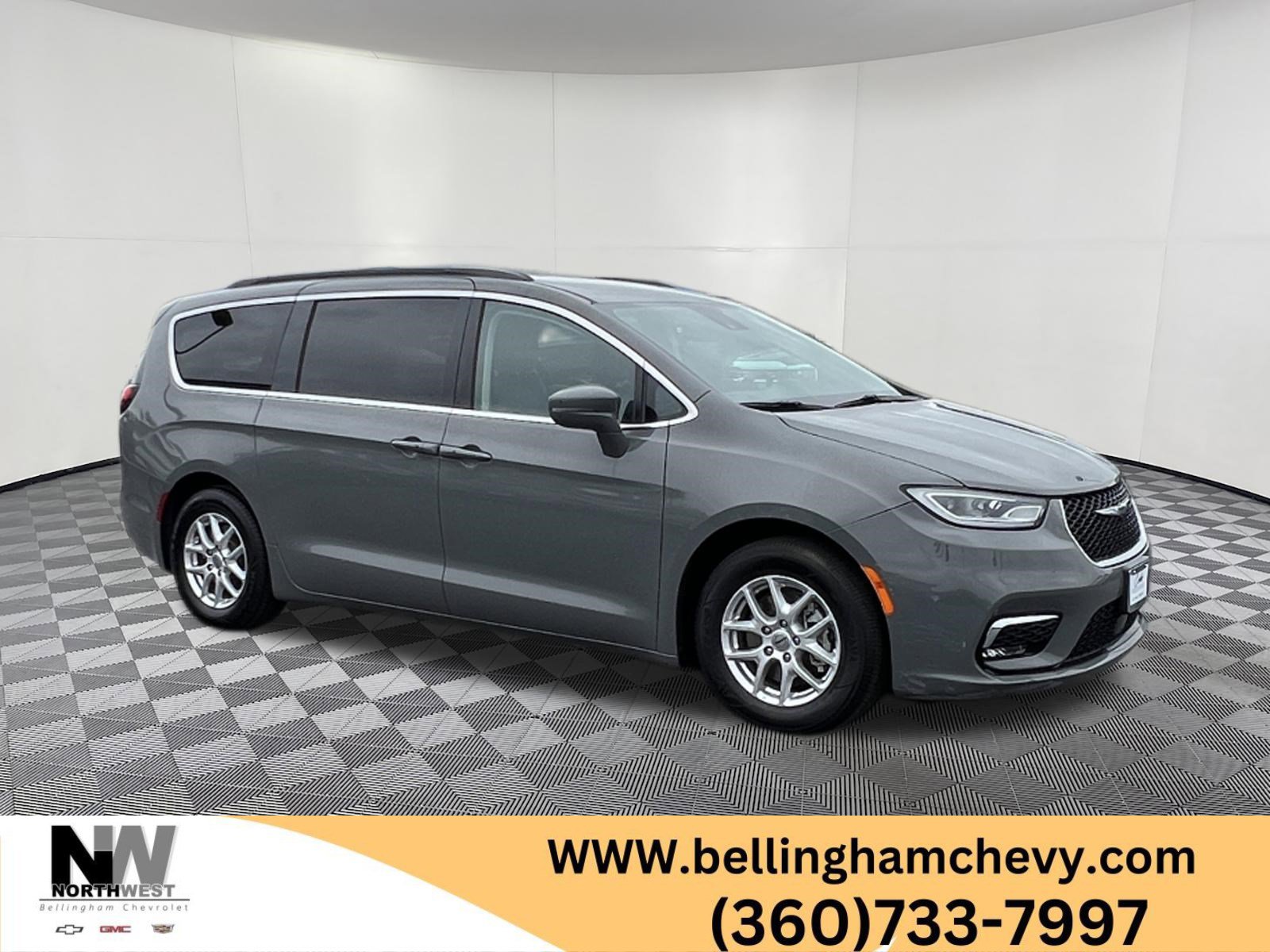 Used 2022 Chrysler Pacifica Touring-L FWD image 1