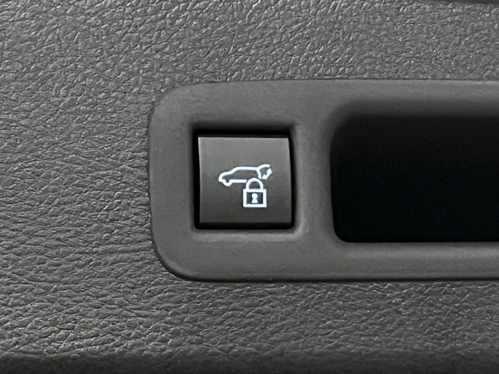 New 2026 Toyota Sienna XLE FWD image 10
