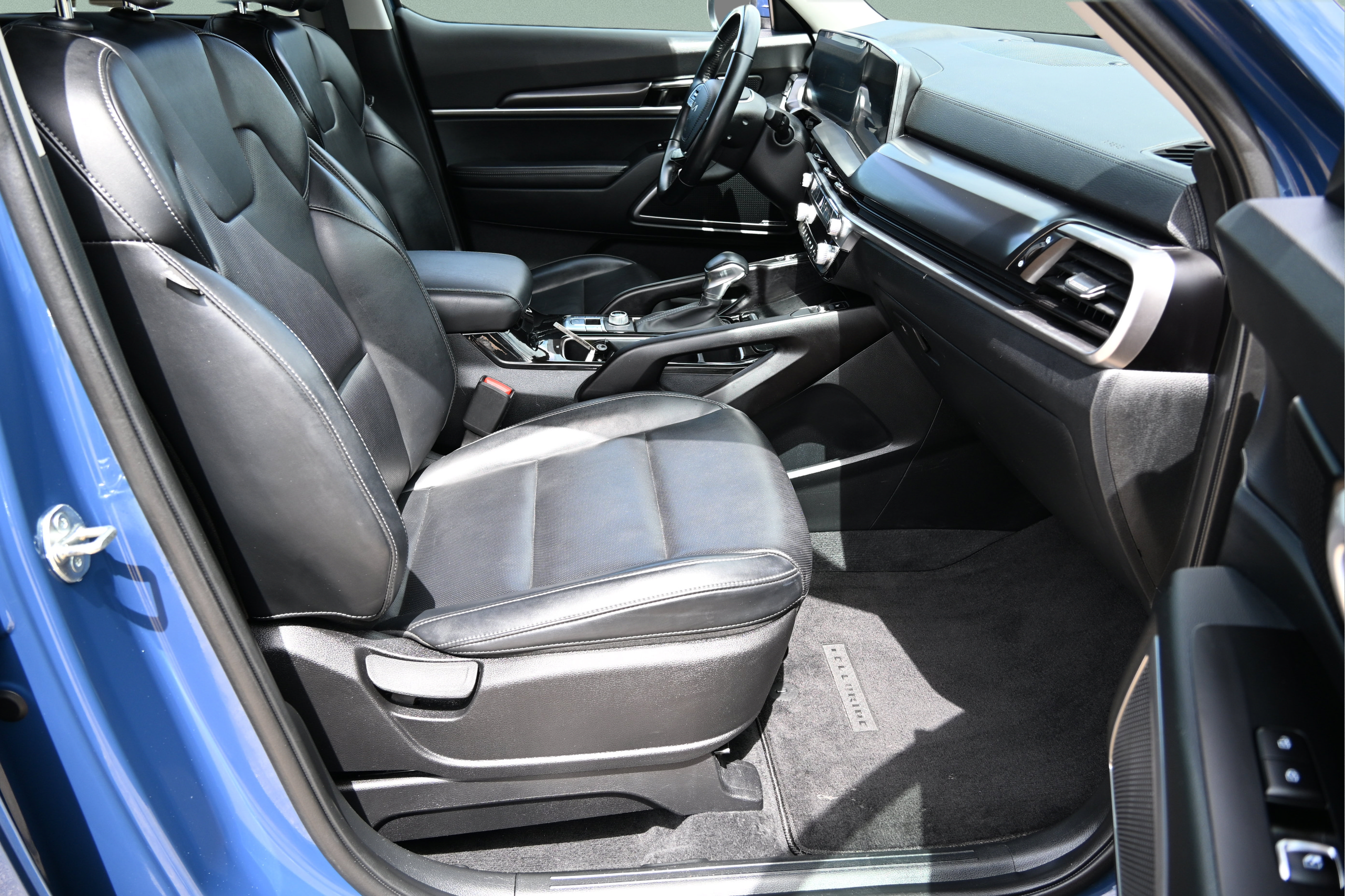 Used 2025 Kia Telluride S AWD/4WD image 14