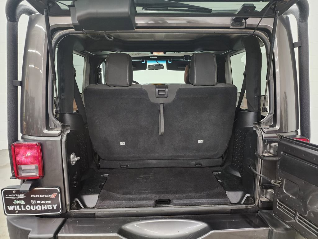 Used 2018 Jeep Wrangler Sahara w/ Connectivity Group image 24