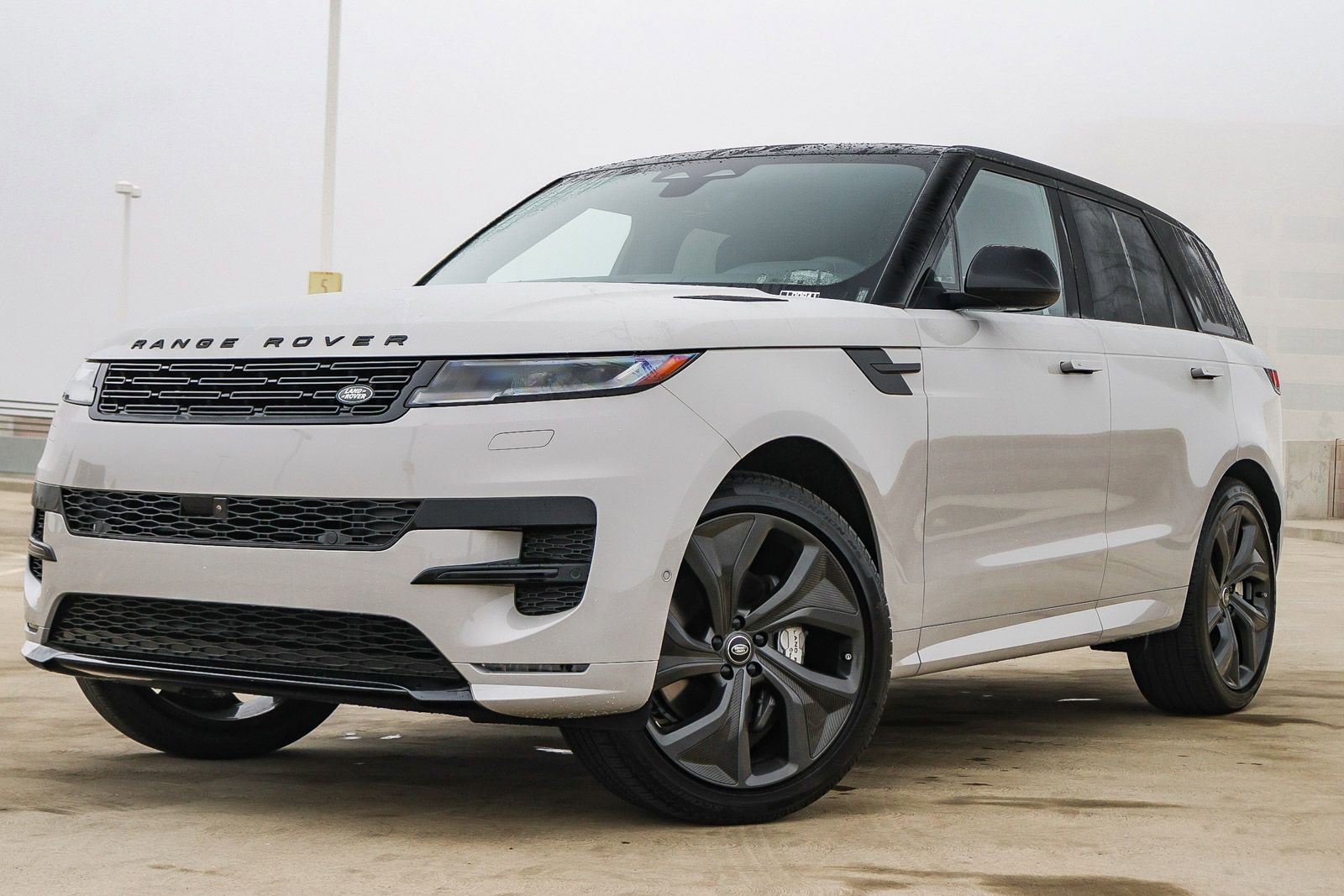 New 2025 Land Rover Range Rover Sport Dynamic SE