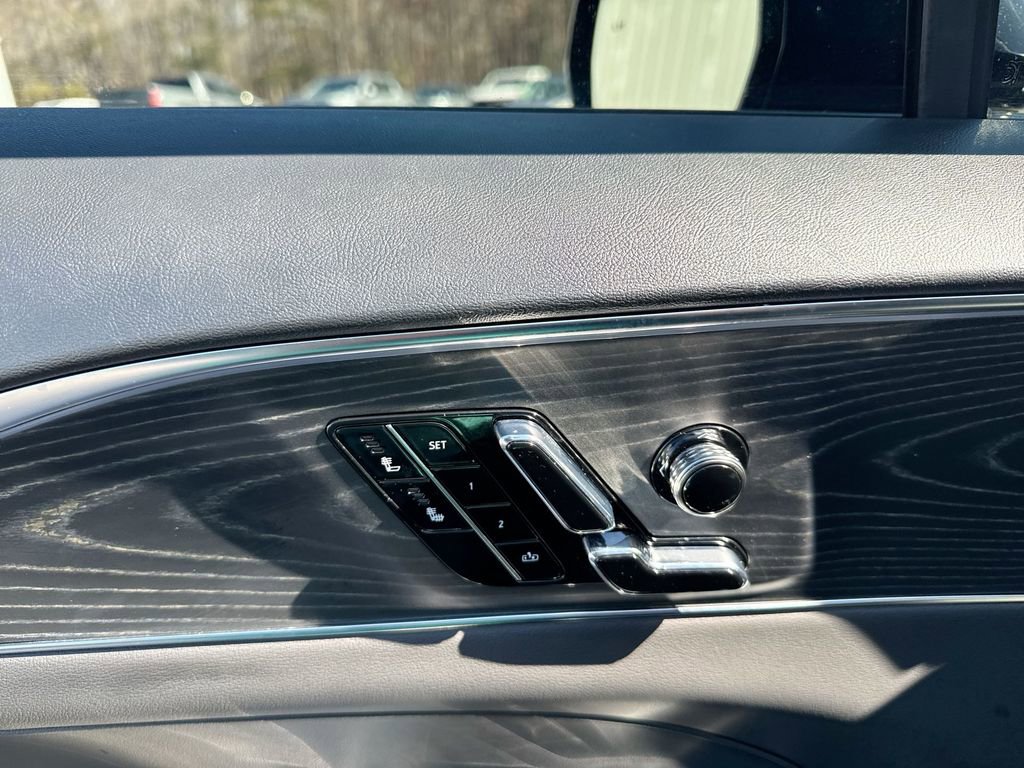 Used 2025 Cadillac Lyriq Luxury image 14