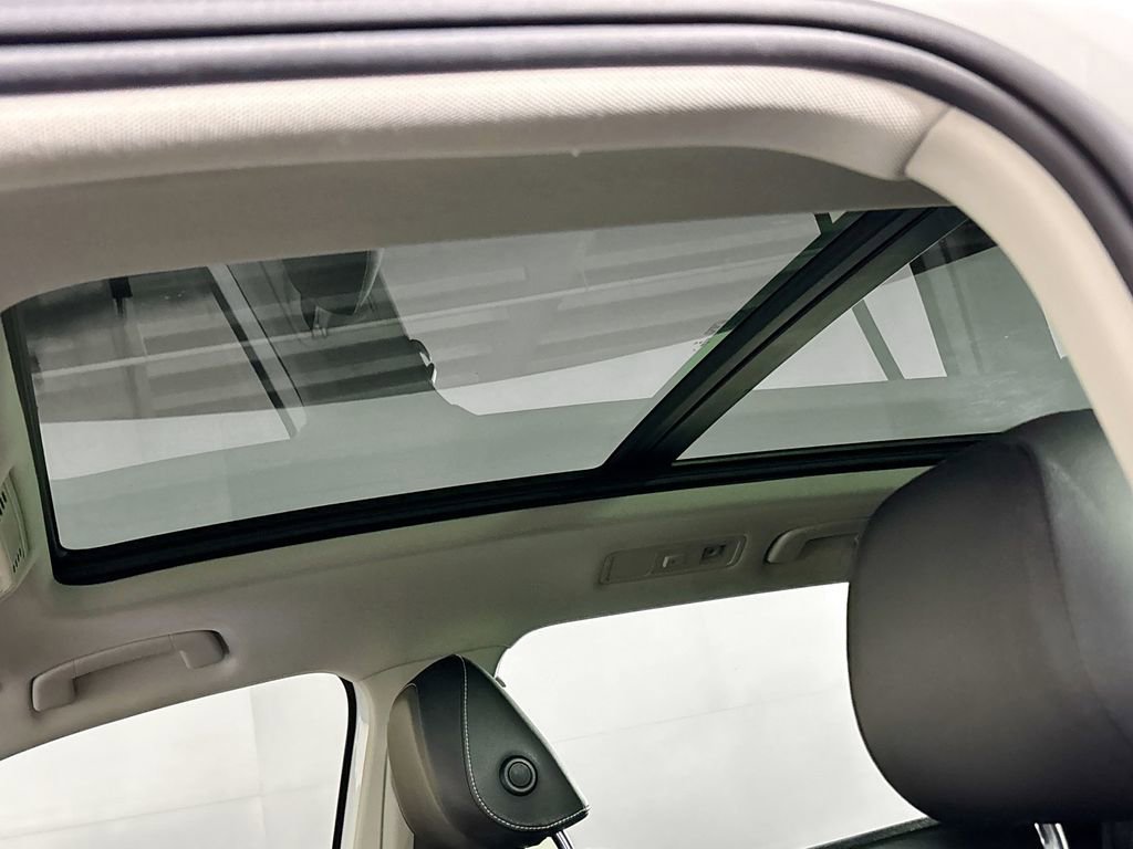 Certified 2023 Volkswagen Tiguan SE w/ Panoramic Sunroof Package image 19