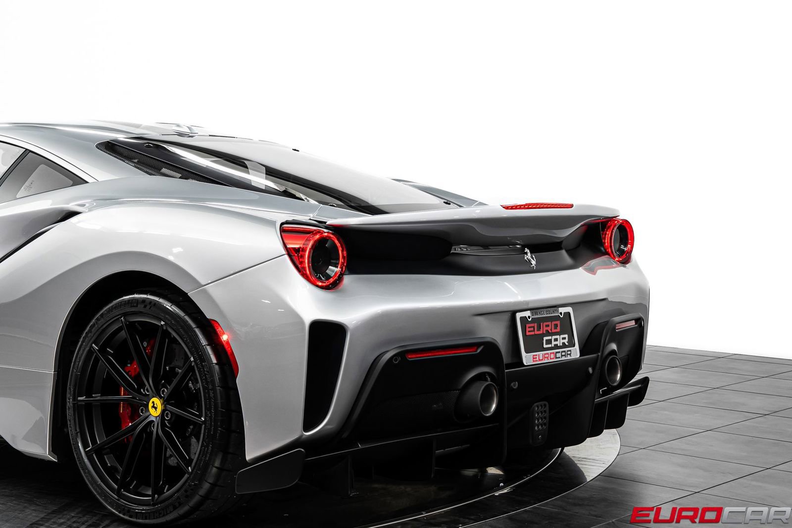 Used 2020 Ferrari 488 Pista *HUGE CARBON INTERIOR OPTIONS image 19
