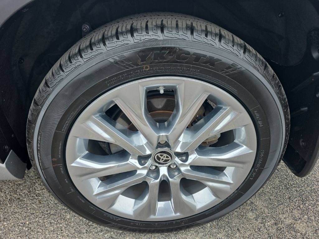 Used 2020 Toyota Highlander Limited AWD/4WD image 10
