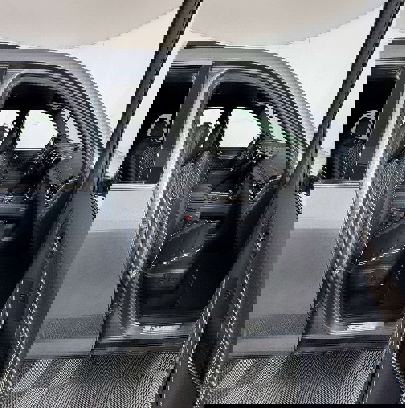 Certified 2025 GMC Acadia Denali image 5