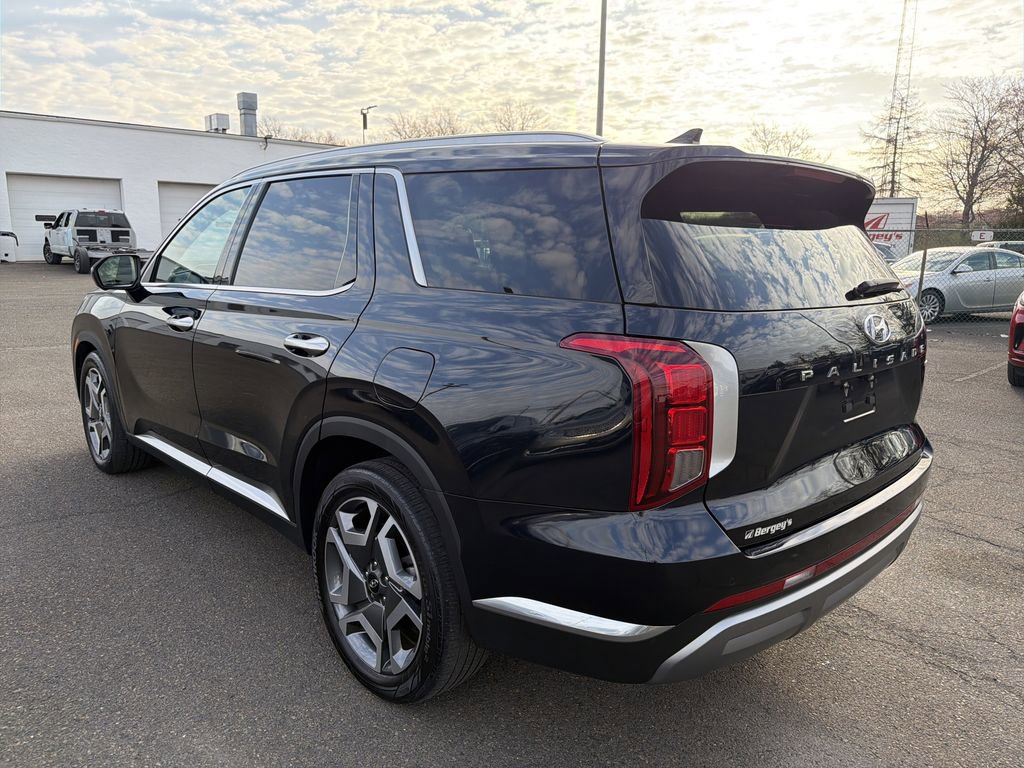 Used 2024 Hyundai Palisade Limited image 3