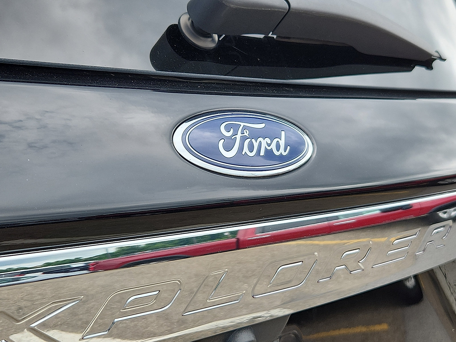 Used 2023 Ford Explorer XLT w/ Equipment Group 202A AWD/4WD image 29