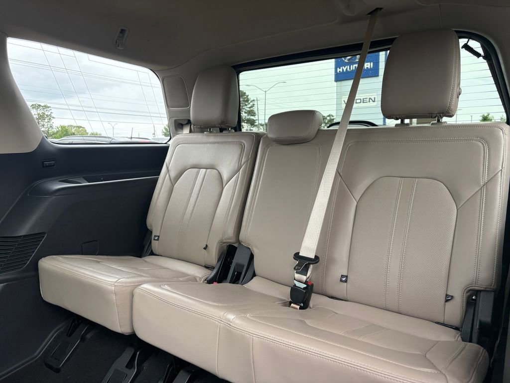 Used 2024 Ford Expedition Limited image 5