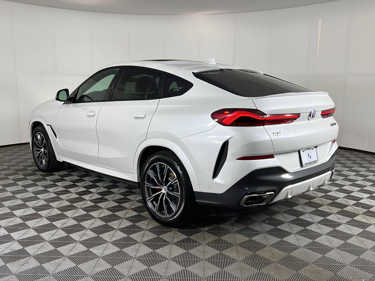 Used 2023 BMW X6 M50i w/ Climate Comfort Package AWD/4WD image 9