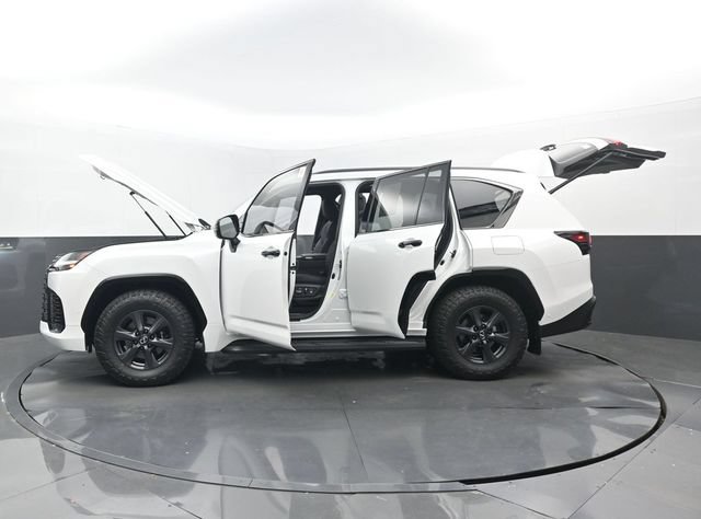Used 2025 Lexus LX 700h Overtrail AWD/4WD image 34
