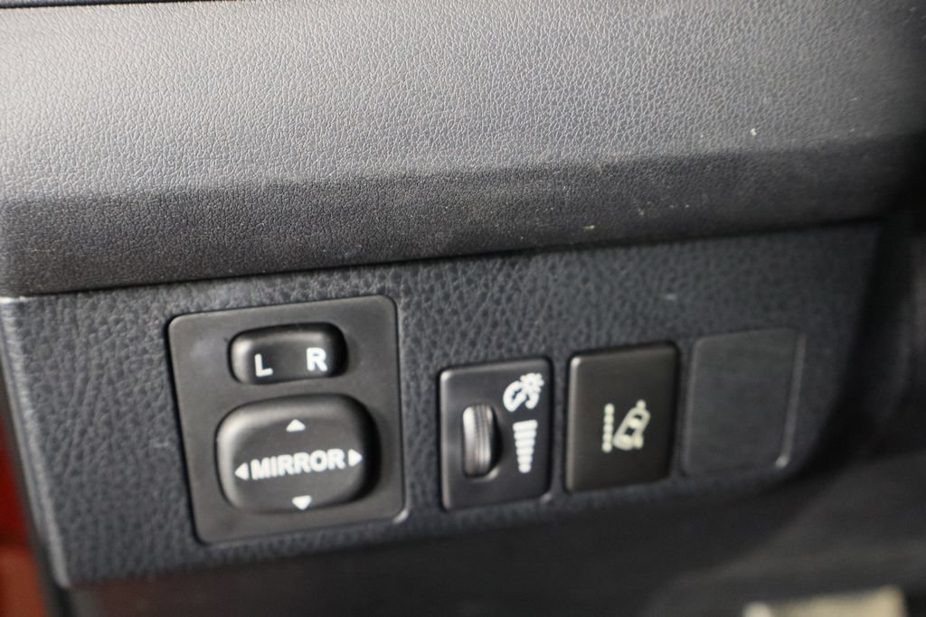 Used 2017 Toyota RAV4 LE FWD image 22