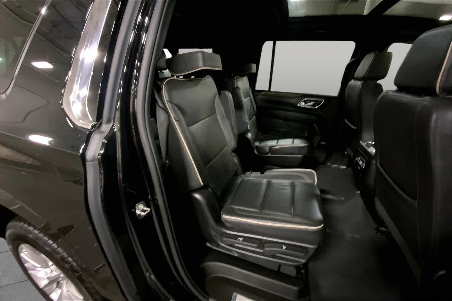 Used 2023 Chevrolet Suburban Premier w/ Max Trailering Package AWD/4WD image 20