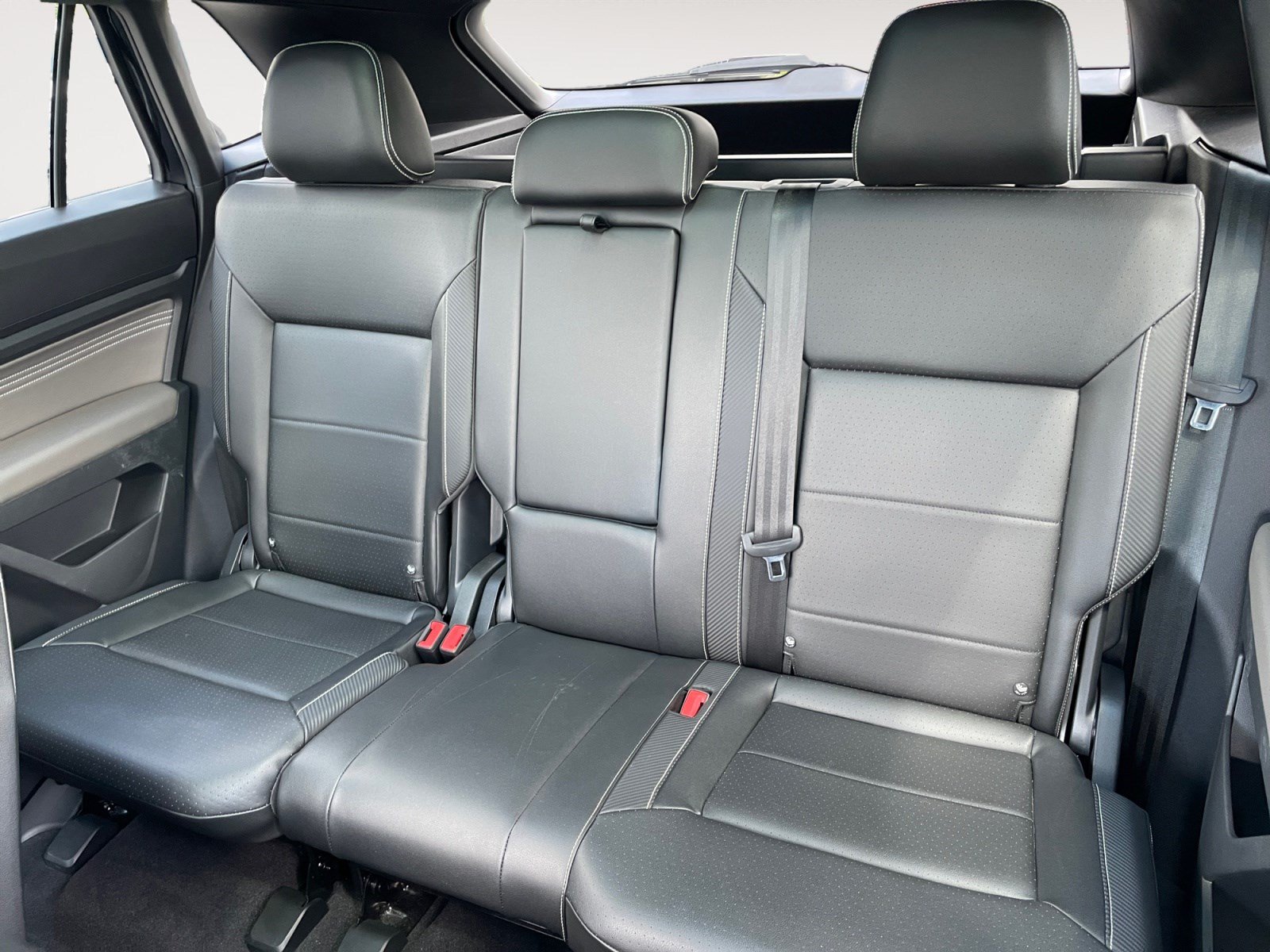 Used 2023 Volkswagen Atlas Cross Sport SE w/ Panoramic Sunroof Package FWD image 16