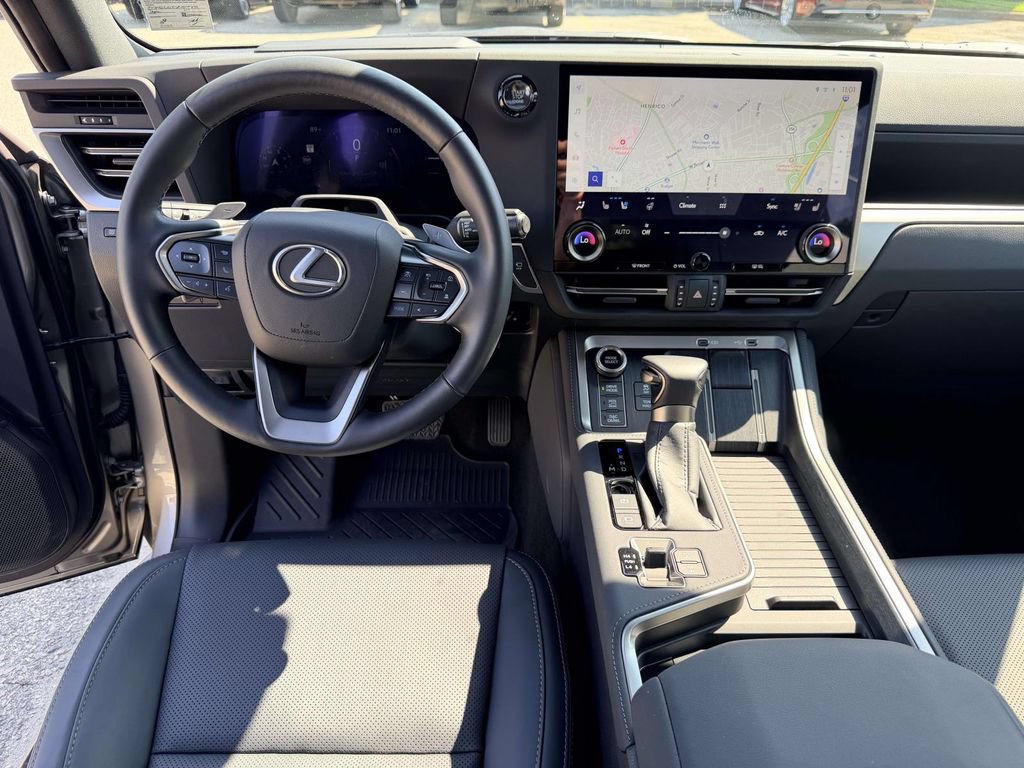 Used 2024 Lexus GX 550 AWD/4WD image 2