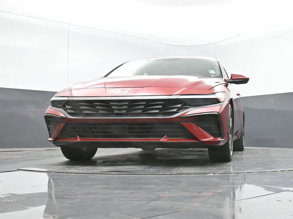 Used 2025 Hyundai Elantra SEL image 40