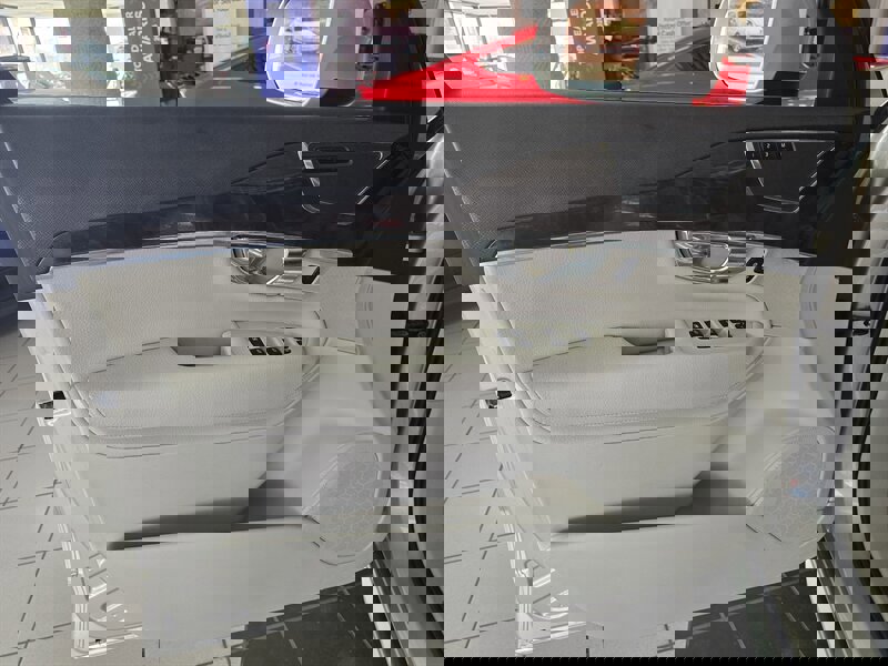 Used 2016 Volvo XC90 T6 Momentum w/ Momentum Plus Package image 7