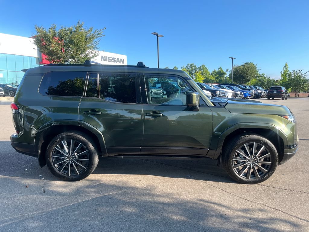 Used 2025 Lexus GX 550 w/ Accessory Package (2T) AWD/4WD image 7