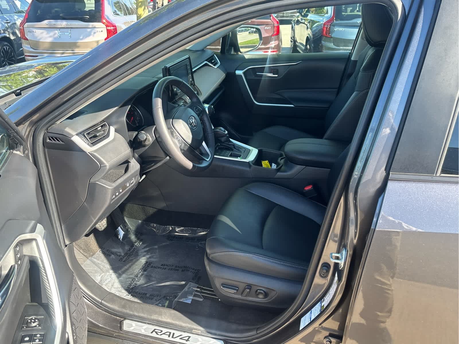 Used 2022 Toyota RAV4 XLE Premium AWD/4WD image 25