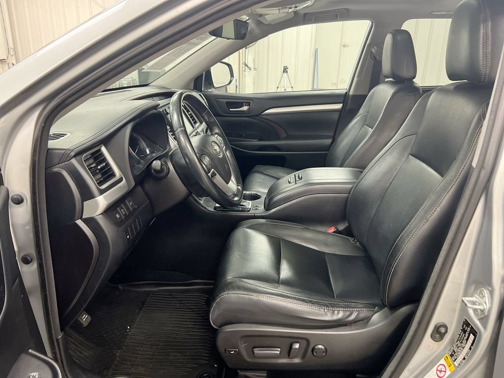 Used 2018 Toyota Highlander XLE AWD/4WD image 20