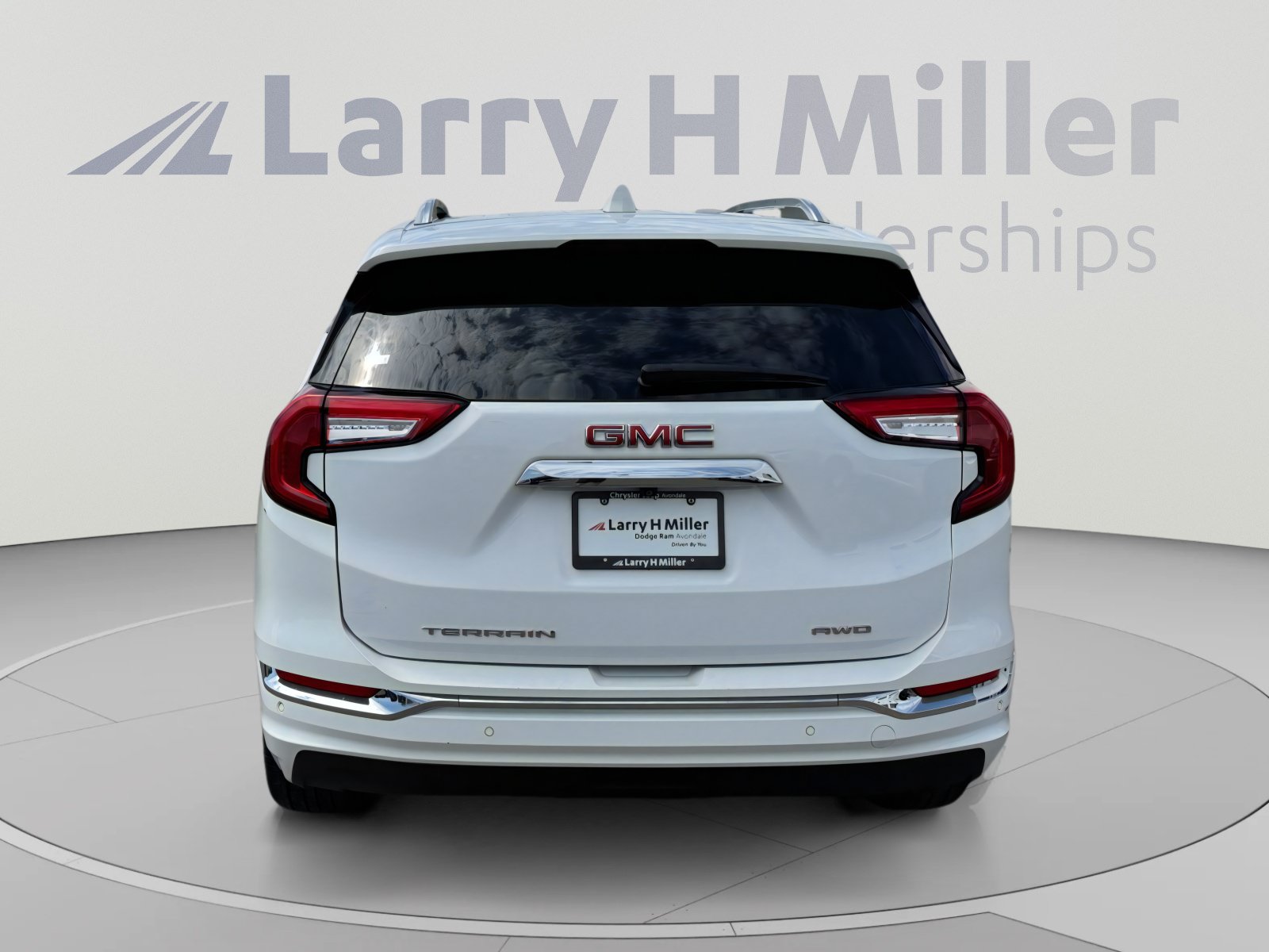Used 2024 GMC Terrain Denali w/ Denali Premium Package AWD/4WD image 4