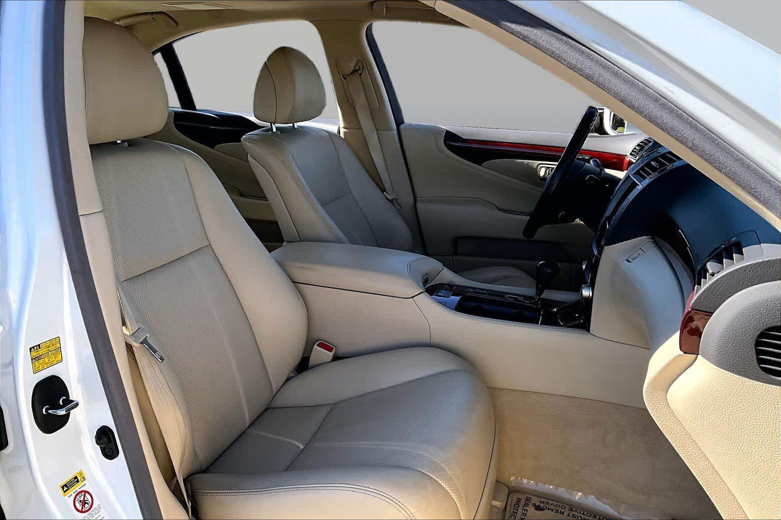Used 2011 Lexus LS 460 w/ Comfort Pkg RWD image 8