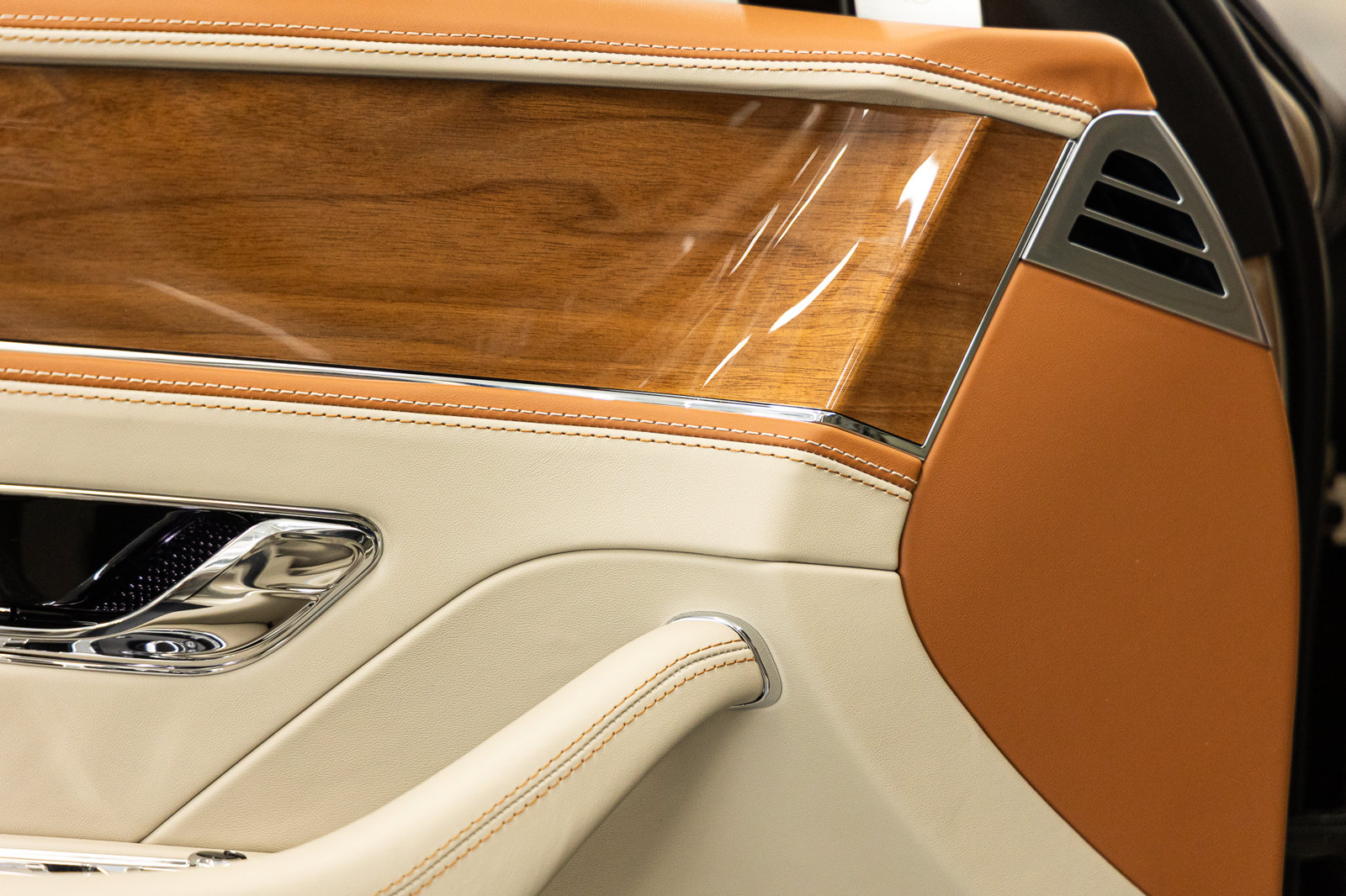 Certified 2026 Bentley Flying Spur V8 AWD/4WD image 26