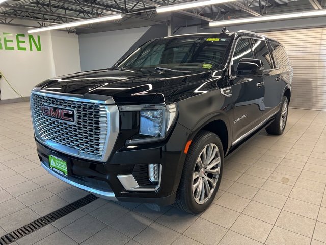 Used 2021 GMC Yukon XL Denali w/ Denali Premium Package image 3