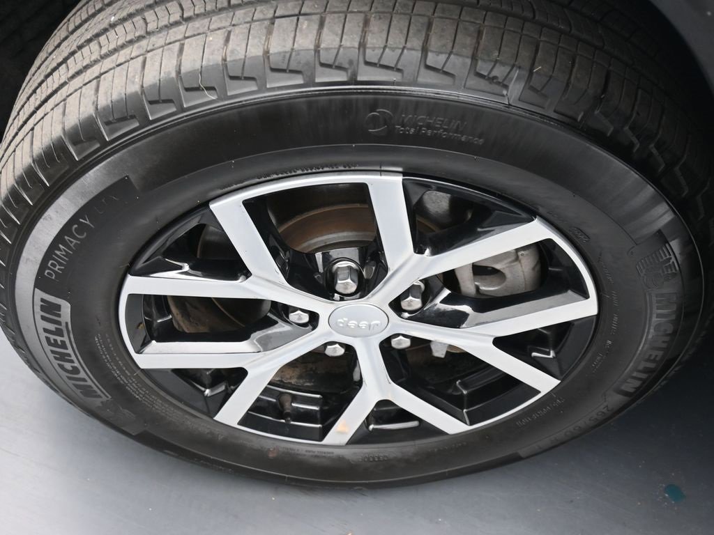 Certified 2024 Jeep Grand Cherokee L Limited w/ Luxury Tech Group II image 19