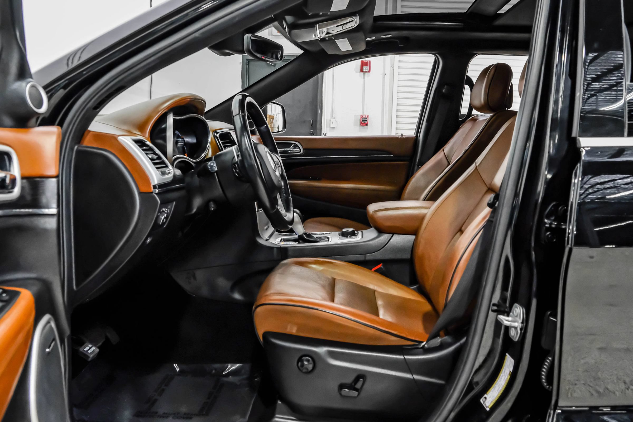 Used 2019 Jeep Grand Cherokee Summit w/ Platinum Series Group AWD/4WD image 21