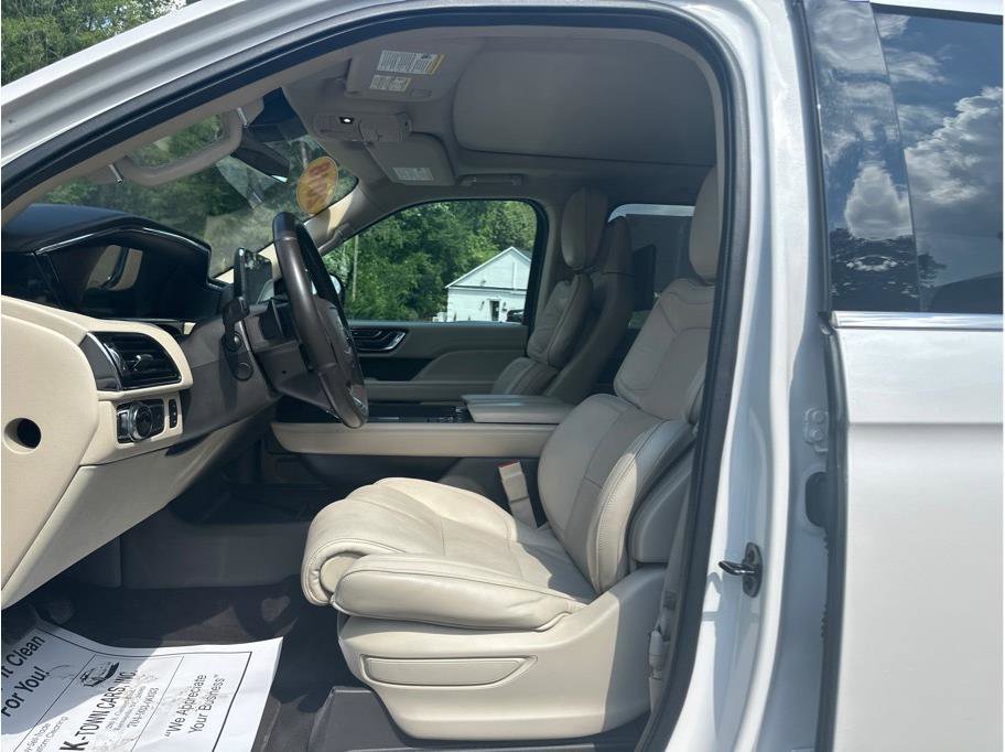Used 2018 Lincoln Navigator Reserve w/ Technology Package image 16
