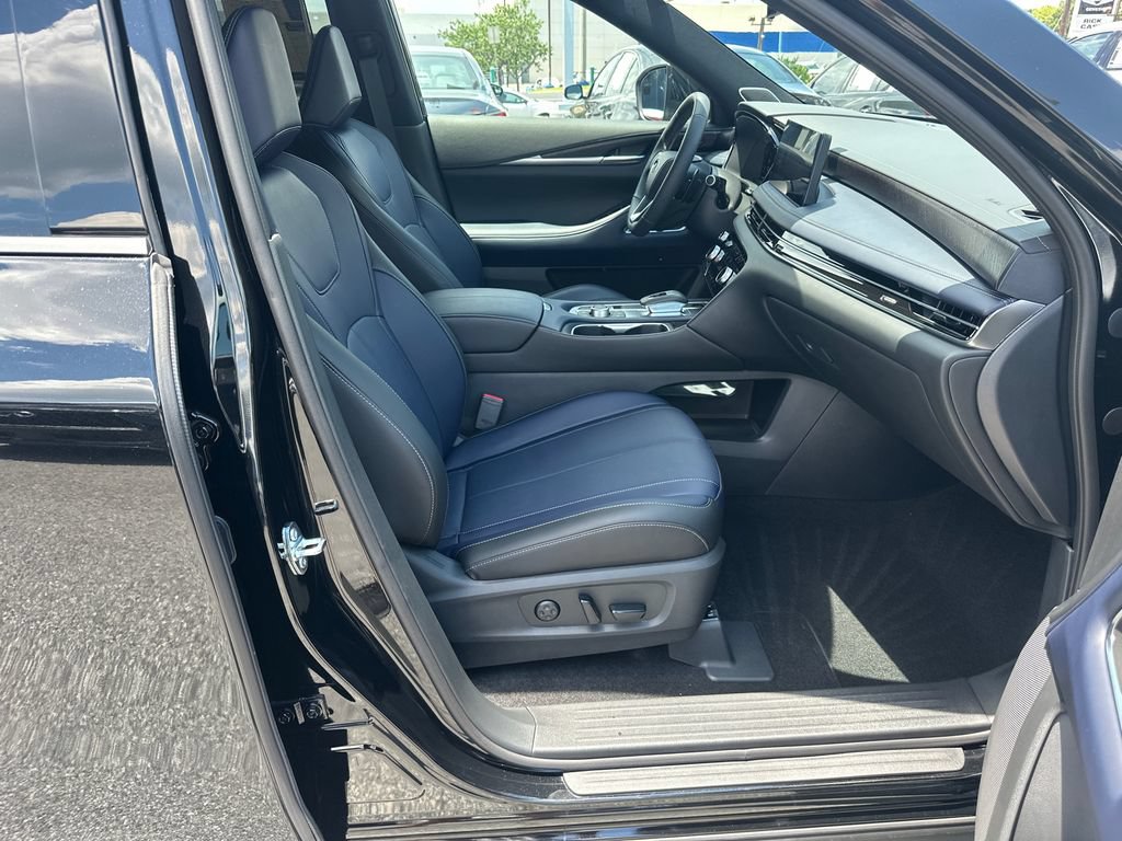 Certified 2026 INFINITI QX60 Sport w/ Dark Cargo Package AWD/4WD image 11
