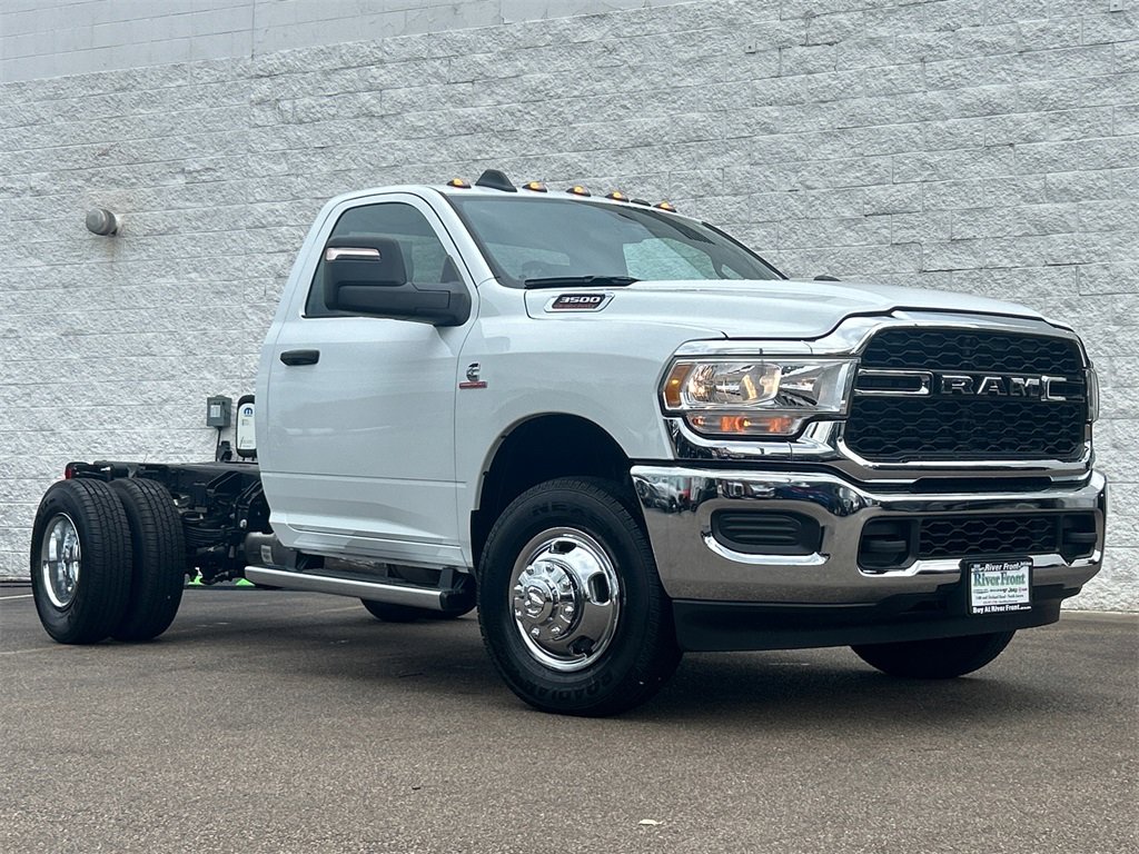 New 2024 RAM 3500 Tradesman image 2
