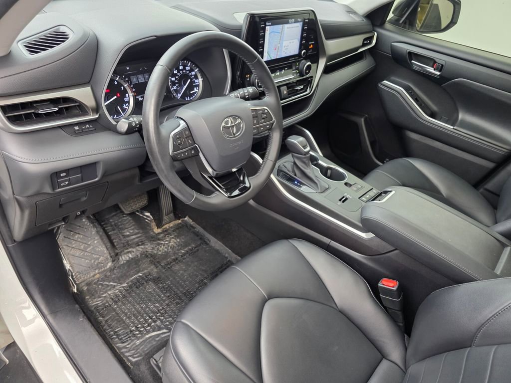 Used 2021 Toyota Highlander XLE FWD image 10