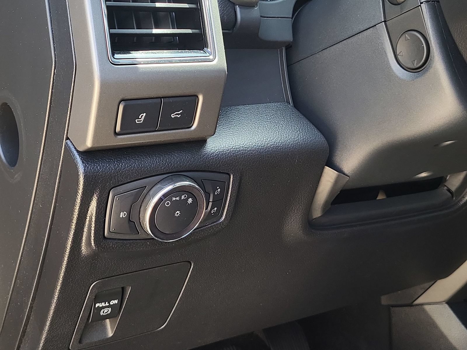 Used 2021 Ford Expedition XLT RWD image 18