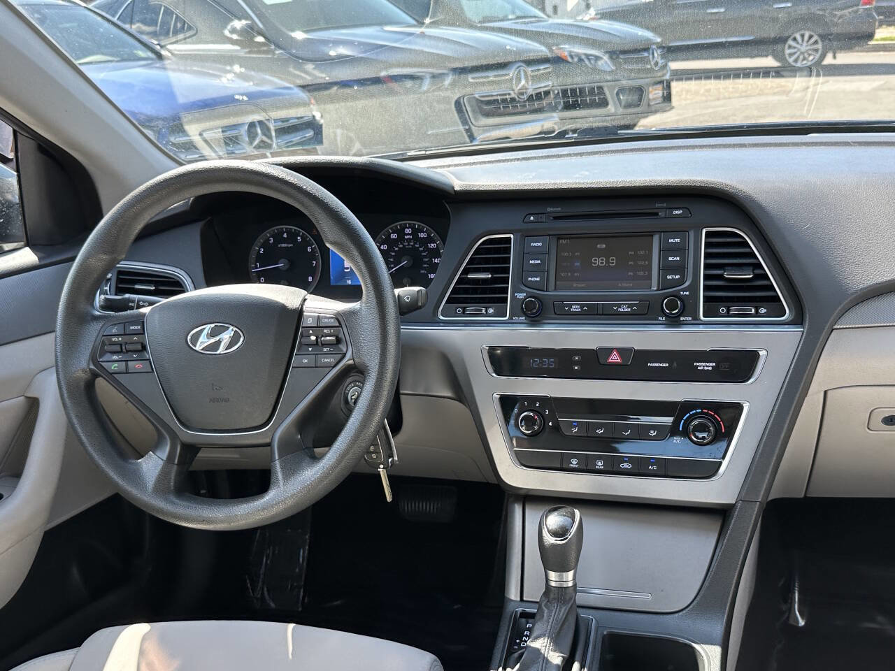 Used 2015 Hyundai Sonata SE w/ Option Group 09 FWD image 16