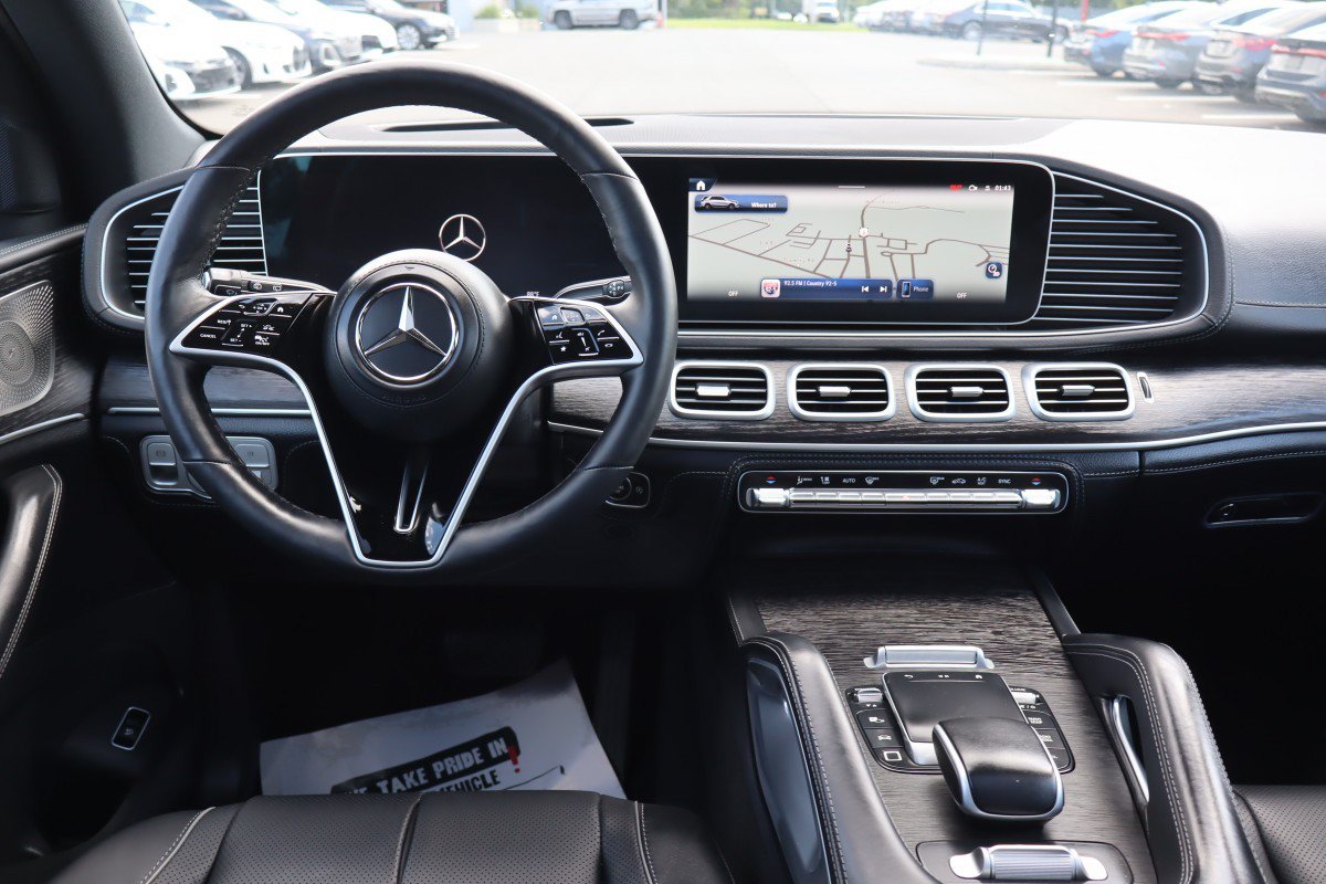 Used 2026 Mercedes-Benz GLE 580 4MATIC w/ Driver Assistance Package image 15