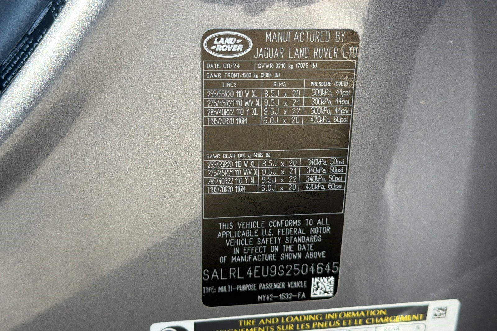 Certified 2025 Land Rover Discovery Dynamic SE AWD/4WD image 30