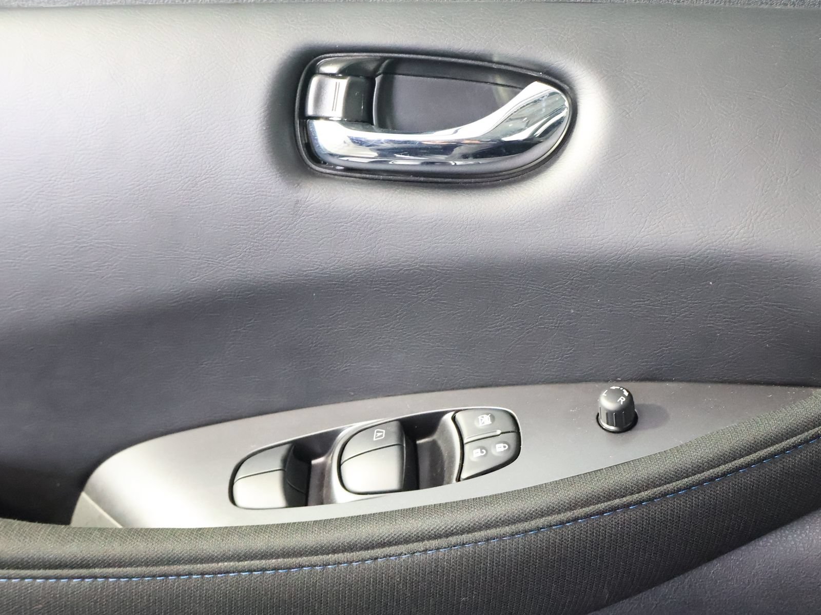 Used 2025 Nissan Leaf S FWD image 30